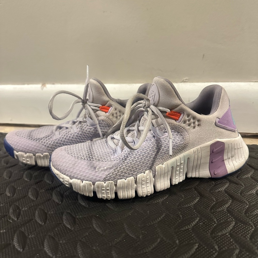 Nike Metcon Athletic Shoes - Picture 3 of 6